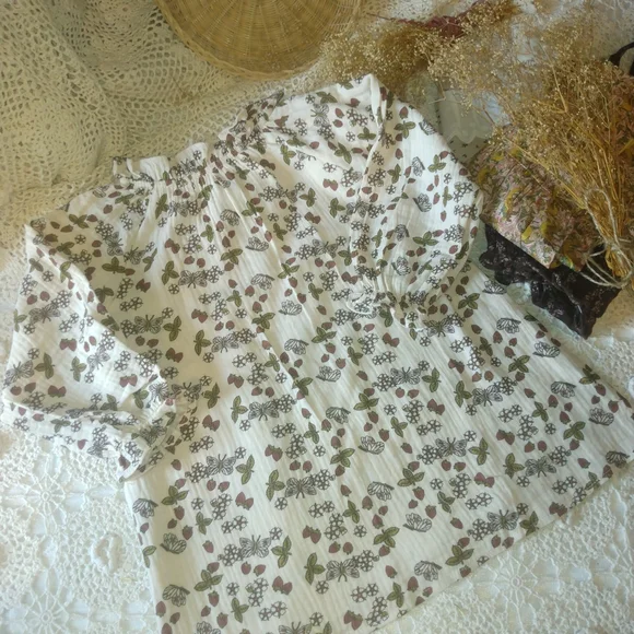 Charming Cream Floral Kids Dress - Picture 10 of 11